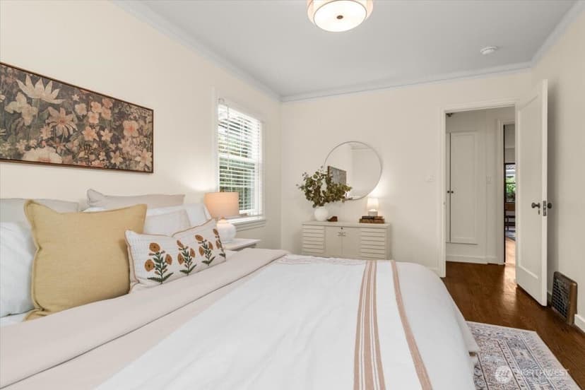Property photo for 2459 24th Avenue E, Seattle photo 11