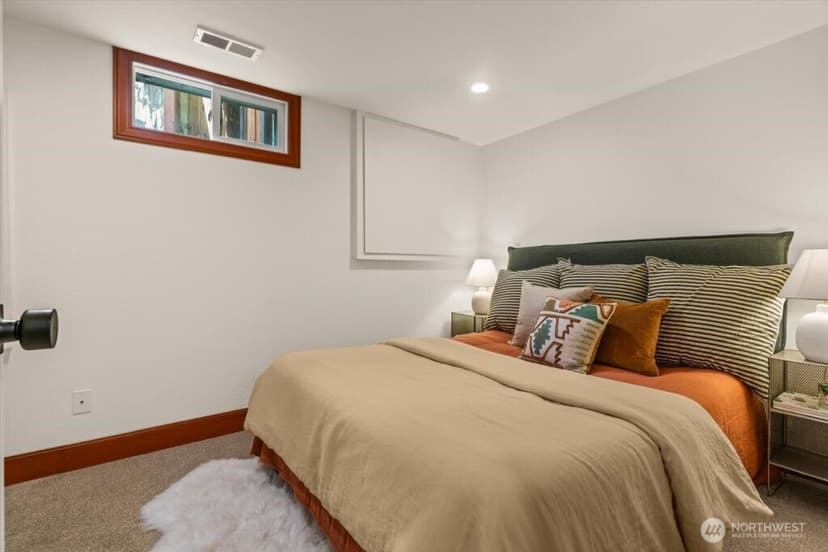 Property photo for 2459 24th Avenue E, Seattle photo 18