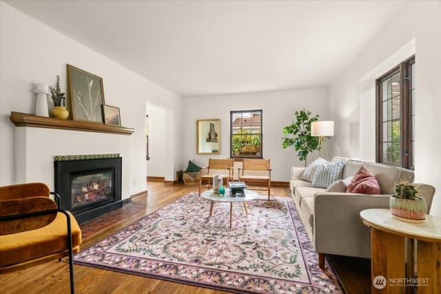 Property photo for 2459 24th Avenue E, Seattle photo 3
