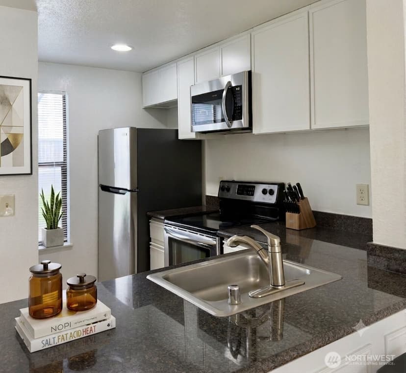 Property photo for 8013 NE 177th Court #403, Kenmore photo 2