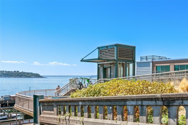 Property photo for 2000 Alaskan Way #543, Seattle photo 2