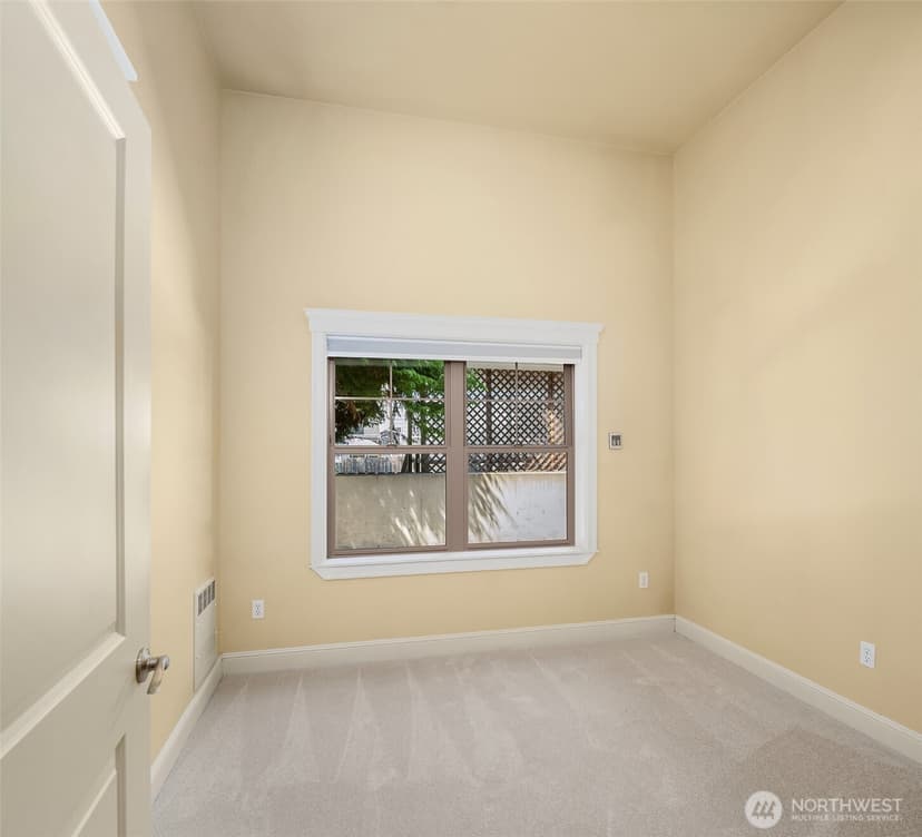 Property photo for 3150 W Government Way #105, Seattle photo 14