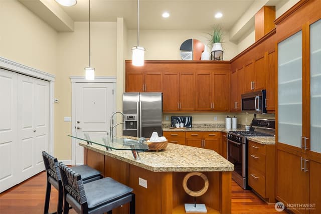 Property photo for 3150 W Government Way #105, Seattle photo 5
