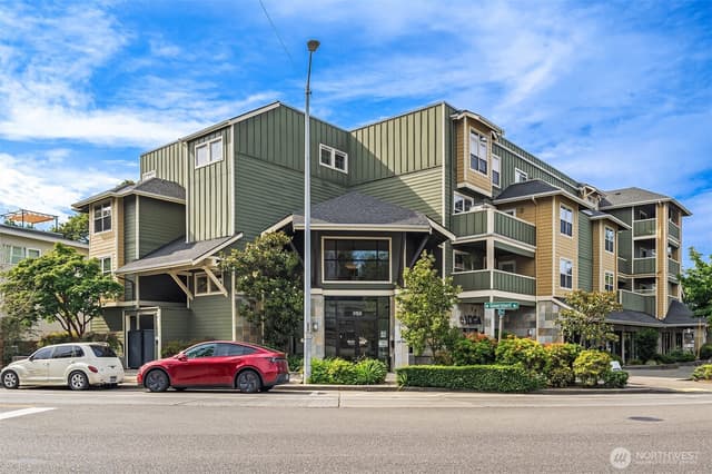 Property photo for 3150 W Government Way #105, Seattle photo 2