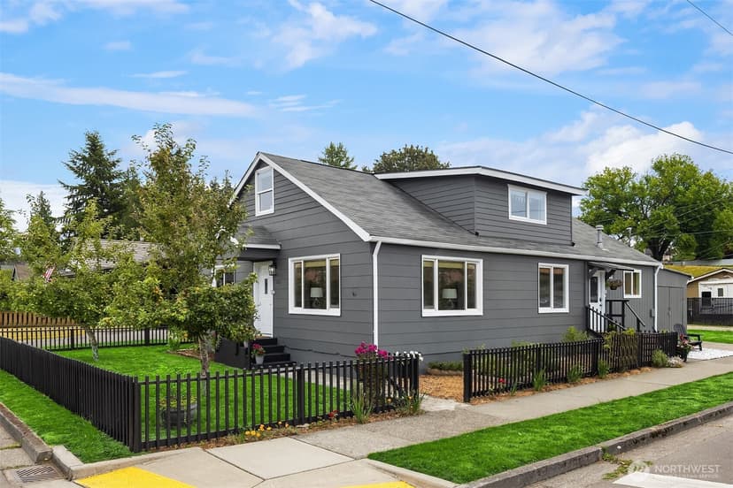 Property photo for 302 E Gilman Avenue, Arlington photo 2