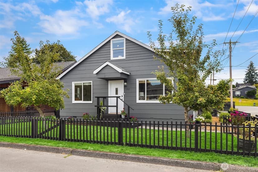 Property photo for 302 E Gilman Avenue, Arlington photo 3