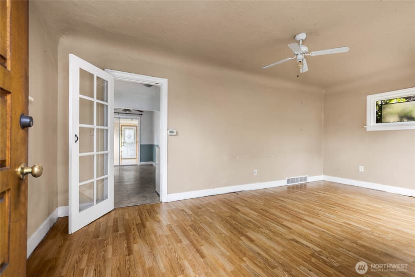 Property photo for 1024 S Director Street, Seattle photo 4