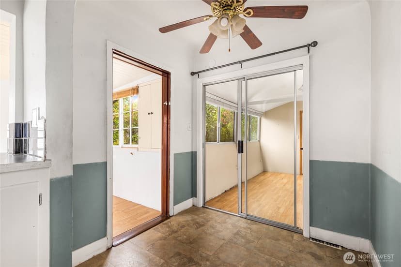 Property photo for 1024 S Director Street, Seattle photo 15