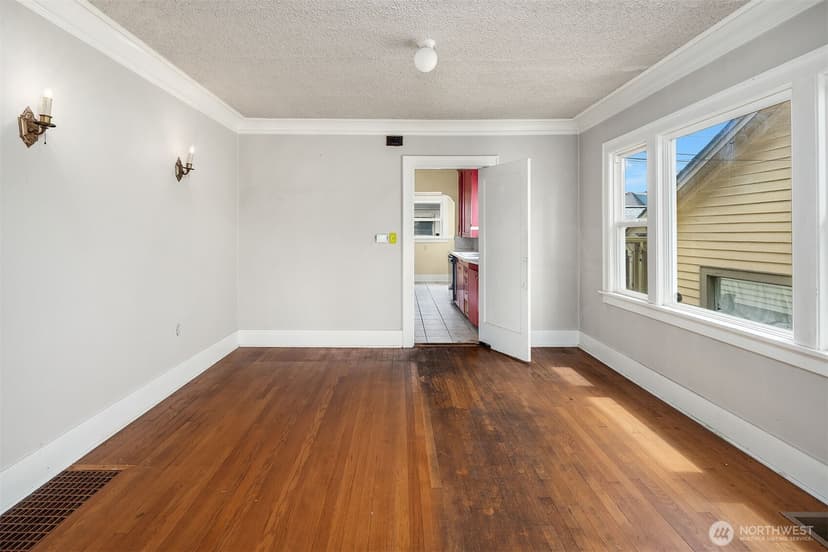 Property photo for 2518 30th Avenue S, Seattle photo 8