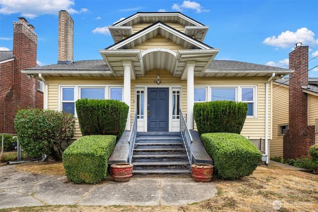 Property photo for 2518 30th Avenue S, Seattle photo 3
