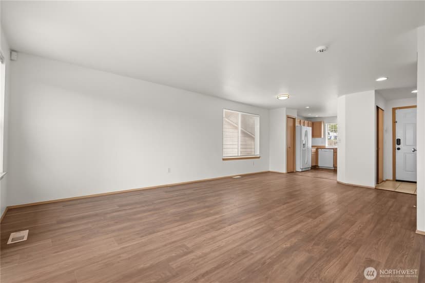 Property photo for 13716 21st Avenue E, Tacoma photo 7