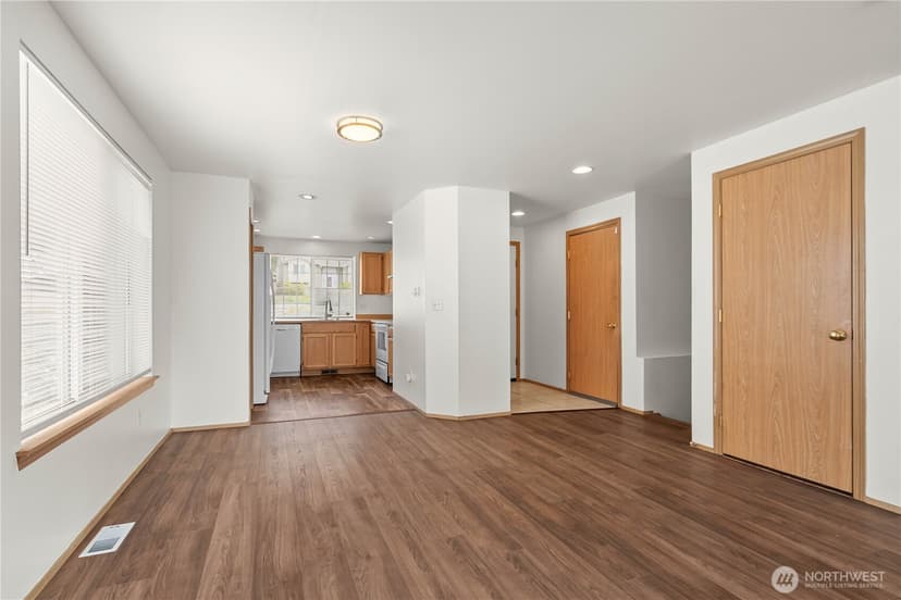 Property photo for 13716 21st Avenue E, Tacoma photo 8