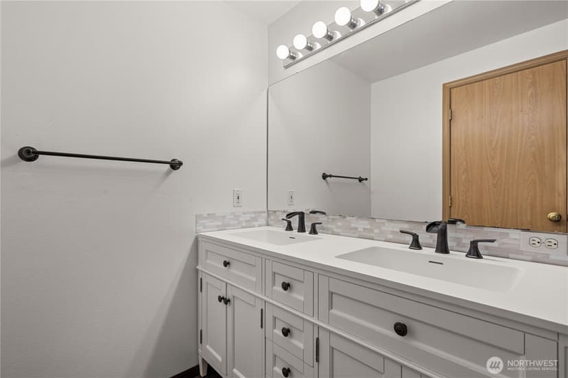 Property photo for 13716 21st Avenue E, Tacoma photo 18