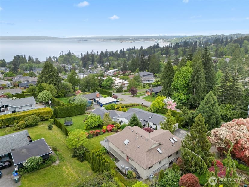 Property photo for 5128 Seaview Way, Everett photo 5