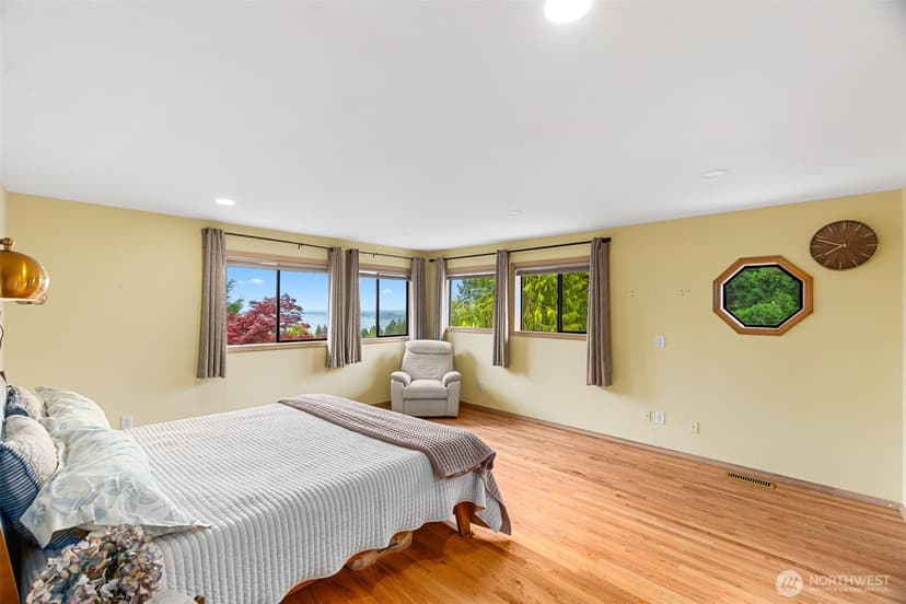 Property photo for 5128 Seaview Way, Everett photo 20