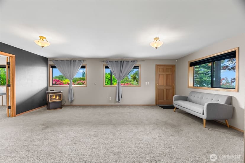 Property photo for 5128 Seaview Way, Everett photo 28