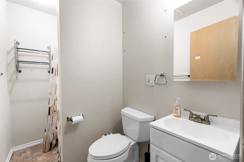 Property photo for 5128 Seaview Way, Everett photo 32