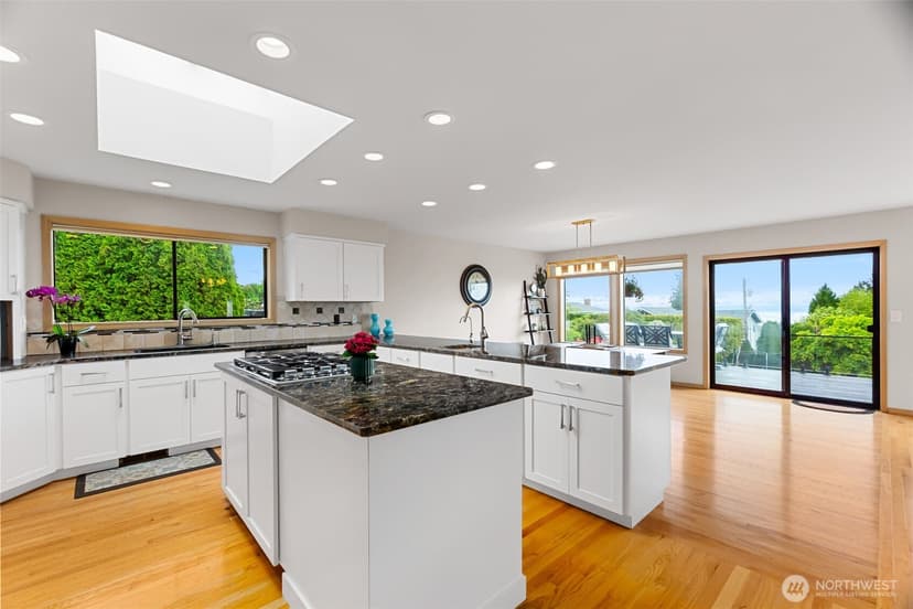 Property photo for 5128 Seaview Way, Everett photo 14