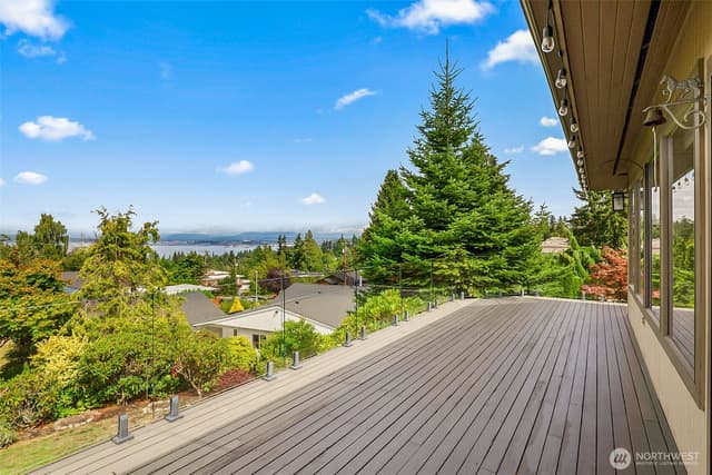 Property photo for 5128 Seaview Way, Everett photo 4
