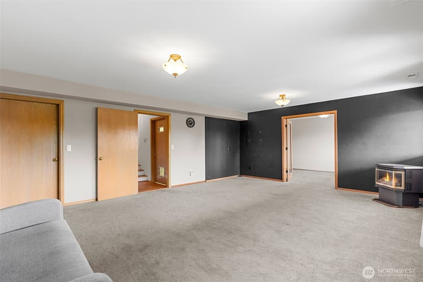 Property photo for 5128 Seaview Way, Everett photo 29