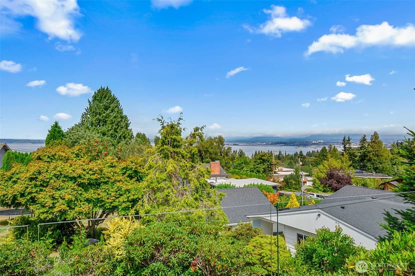 Property photo for 5128 Seaview Way, Everett photo 3