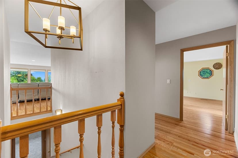 Property photo for 5128 Seaview Way, Everett photo 19