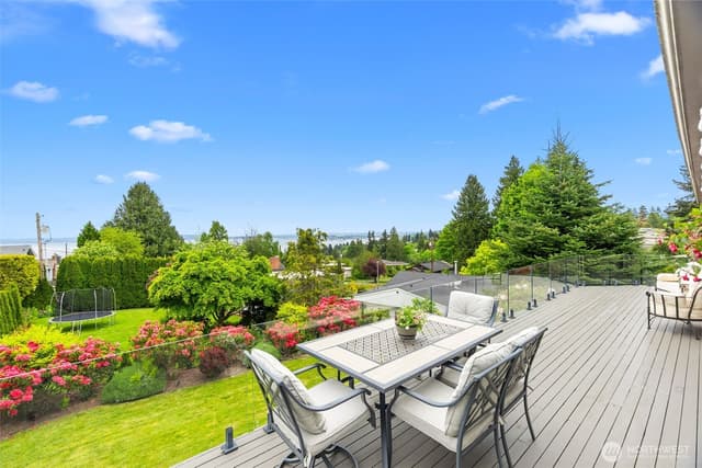 Property photo for 5128 Seaview Way, Everett photo 2