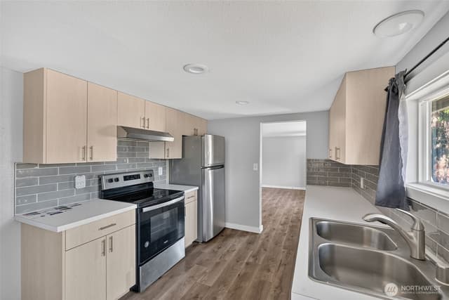 Property photo for 1402 Violet Meadow Street S, Tacoma photo 3