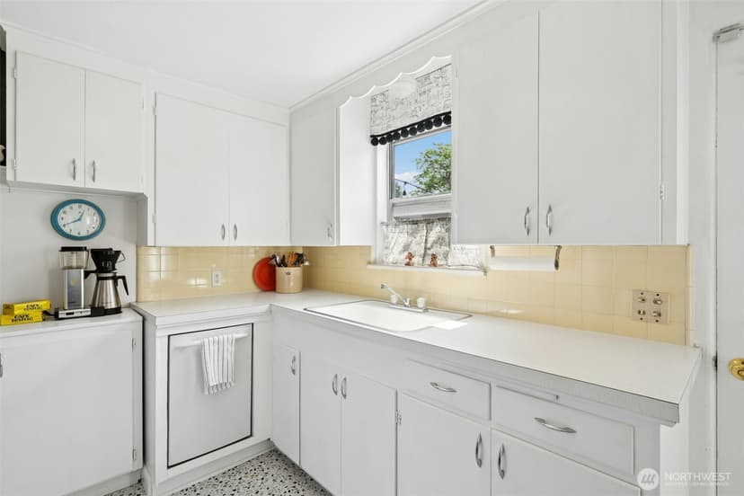 Property photo for 1217 S Charlestown Street, Seattle photo 10