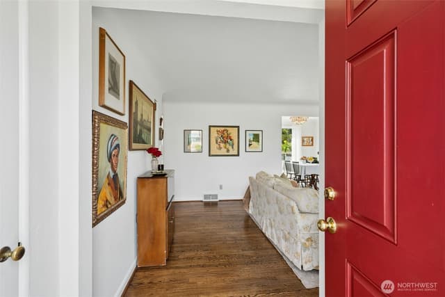 Property photo for 1217 S Charlestown Street, Seattle photo 2