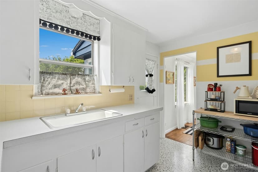 Property photo for 1217 S Charlestown Street, Seattle photo 9