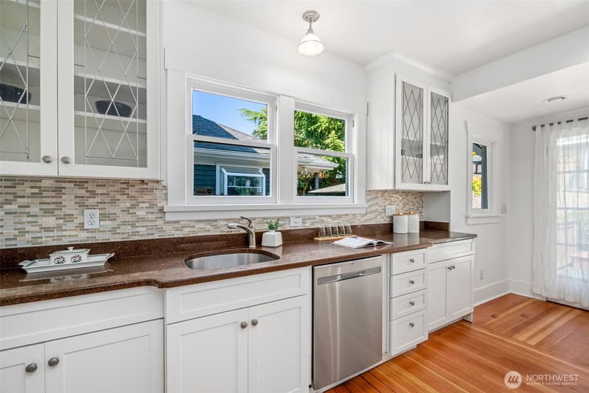 Property photo for 1928 9th Avenue W, Seattle photo 13