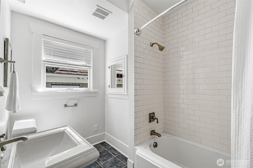 Property photo for 1928 9th Avenue W, Seattle photo 18