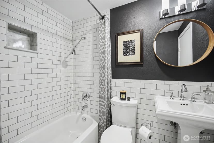 Property photo for 908 Hiawatha Place S #B, Seattle photo 24
