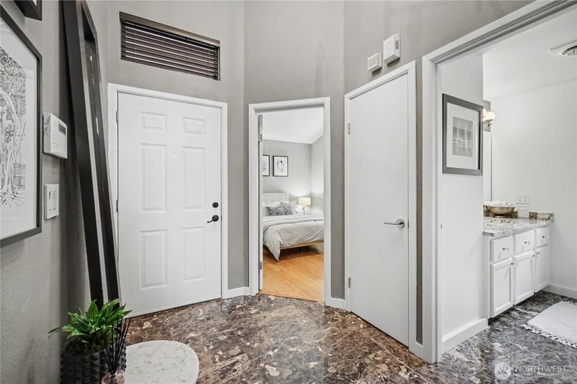 Property photo for 908 Hiawatha Place S #B, Seattle photo 14