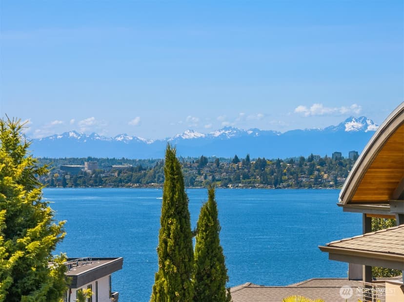 Property photo for 10410 NE 58th Street, Kirkland photo 2