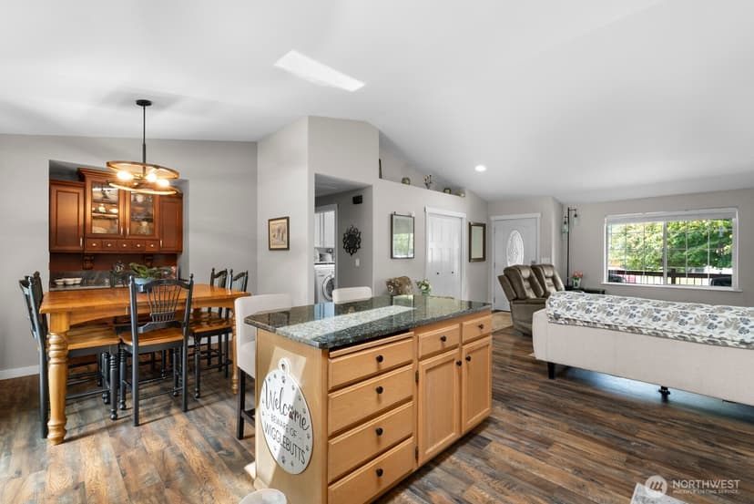 Property photo for 20530 Lois Lane, Arlington photo 11