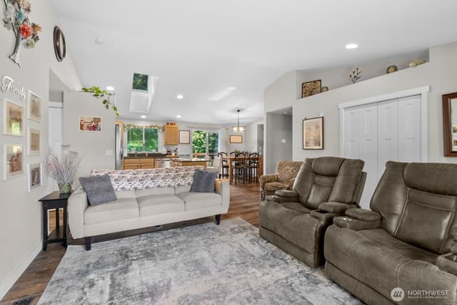 Property photo for 20530 Lois Lane, Arlington photo 4