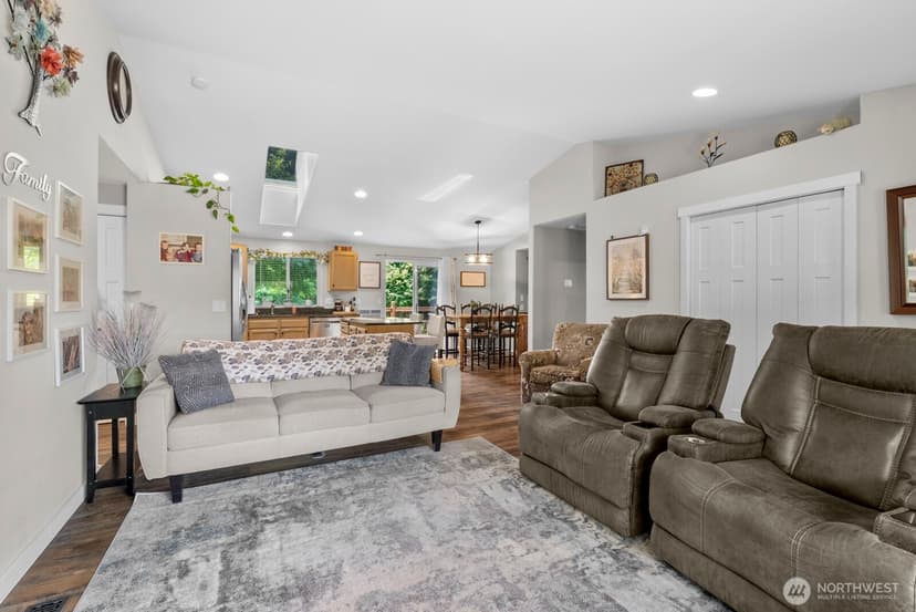Property photo for 20530 Lois Lane, Arlington photo 4