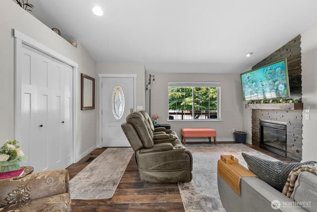 Property photo for 20530 Lois Lane, Arlington photo 5