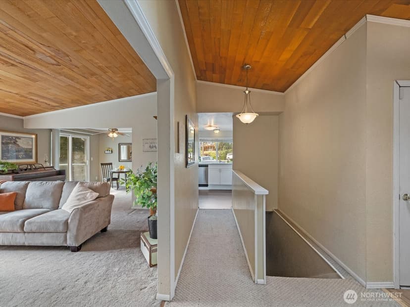 Property photo for 10830 Lake View Drive, Lake Stevens photo 22
