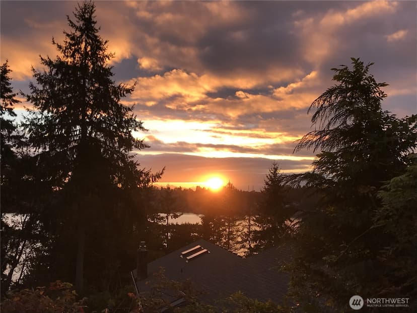 Property photo for 10830 Lake View Drive, Lake Stevens photo 2