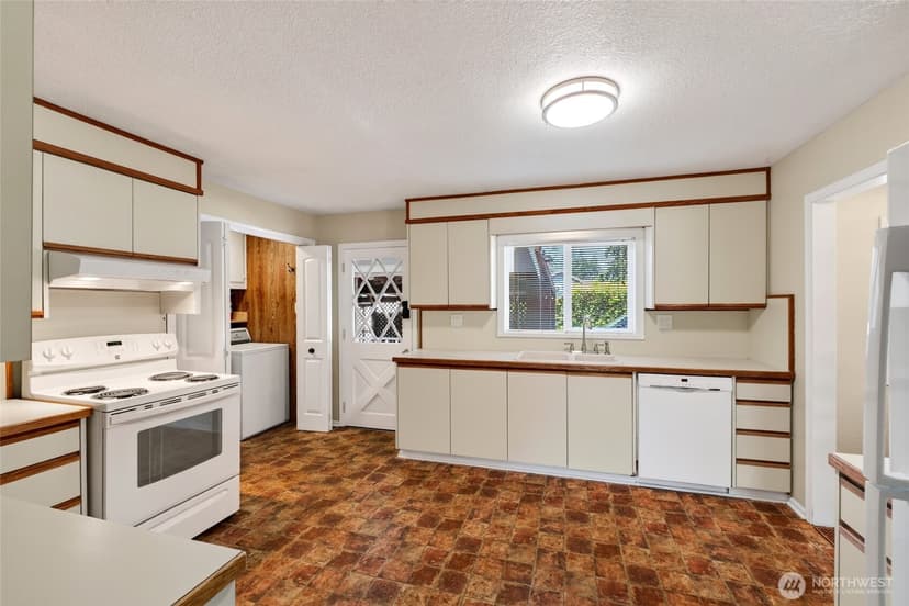 Property photo for 10104 48th Avenue E, Tacoma photo 11