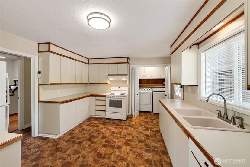 Property photo for 10104 48th Avenue E, Tacoma photo 12