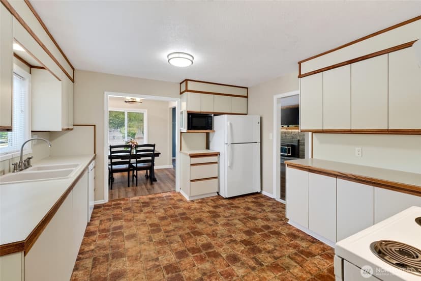 Property photo for 10104 48th Avenue E, Tacoma photo 13