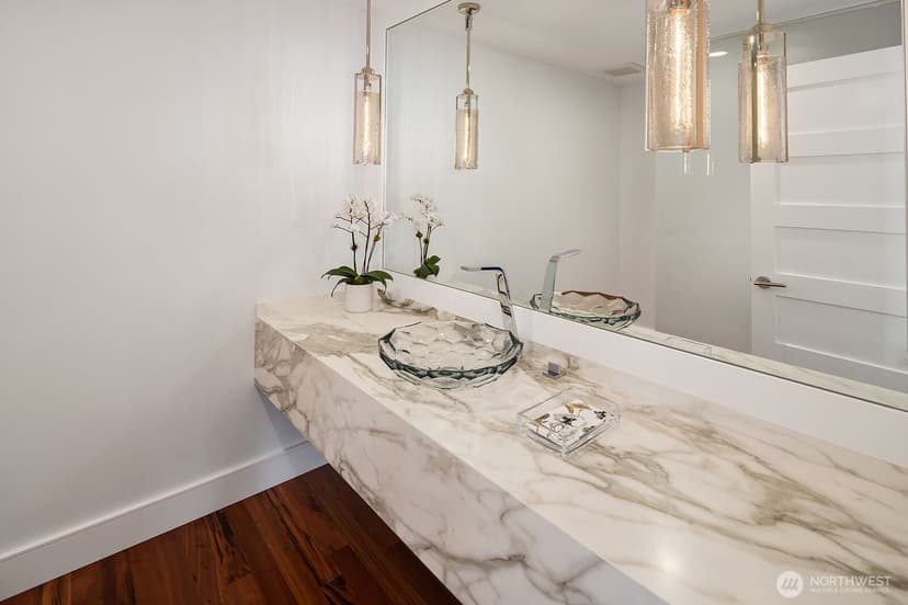 Property photo for 160 Highland Drive, Seattle photo 11