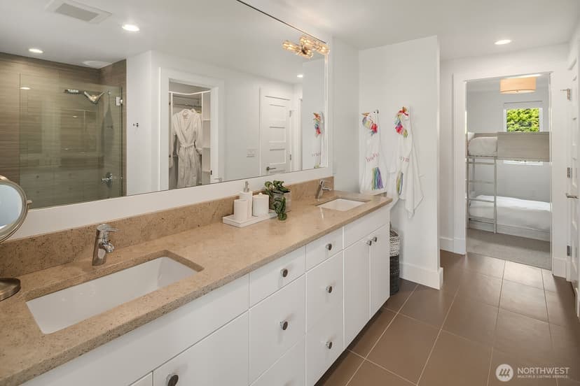 Property photo for 160 Highland Drive, Seattle photo 27
