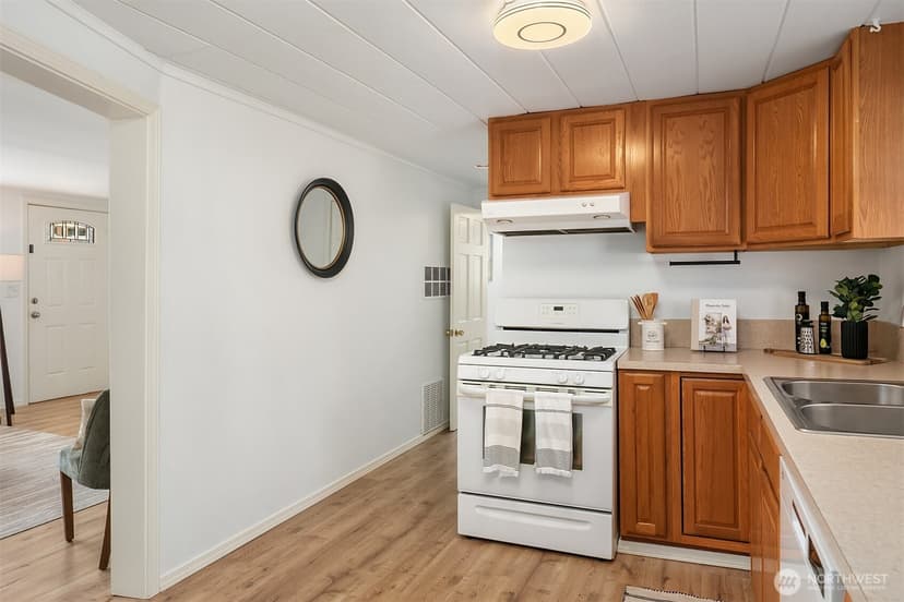 Property photo for 2021 204th Street SW, Lynnwood photo 11