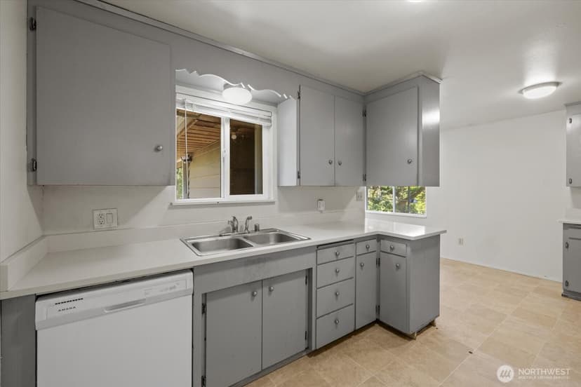 Property photo for 14709 58th Avenue S, Tukwila photo 8