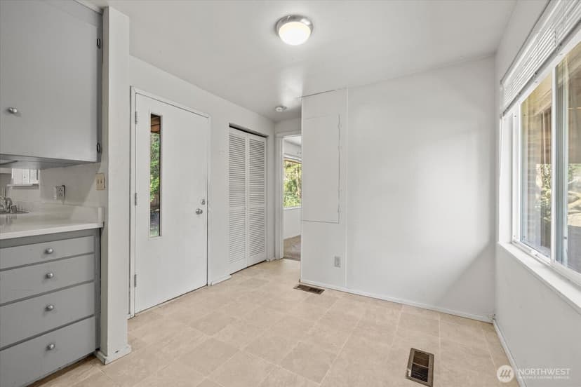Property photo for 14709 58th Avenue S, Tukwila photo 10
